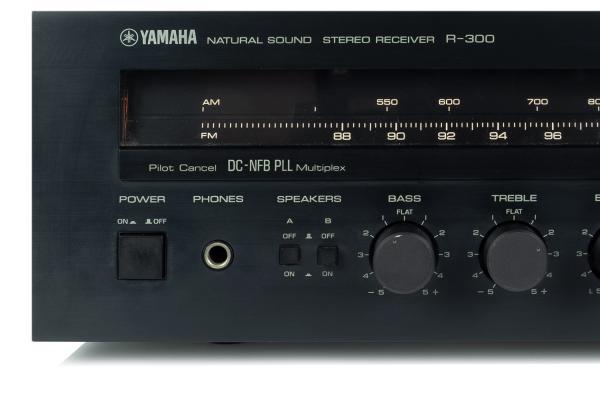 YAMAHA R 300 Amplituner stereofoniczny